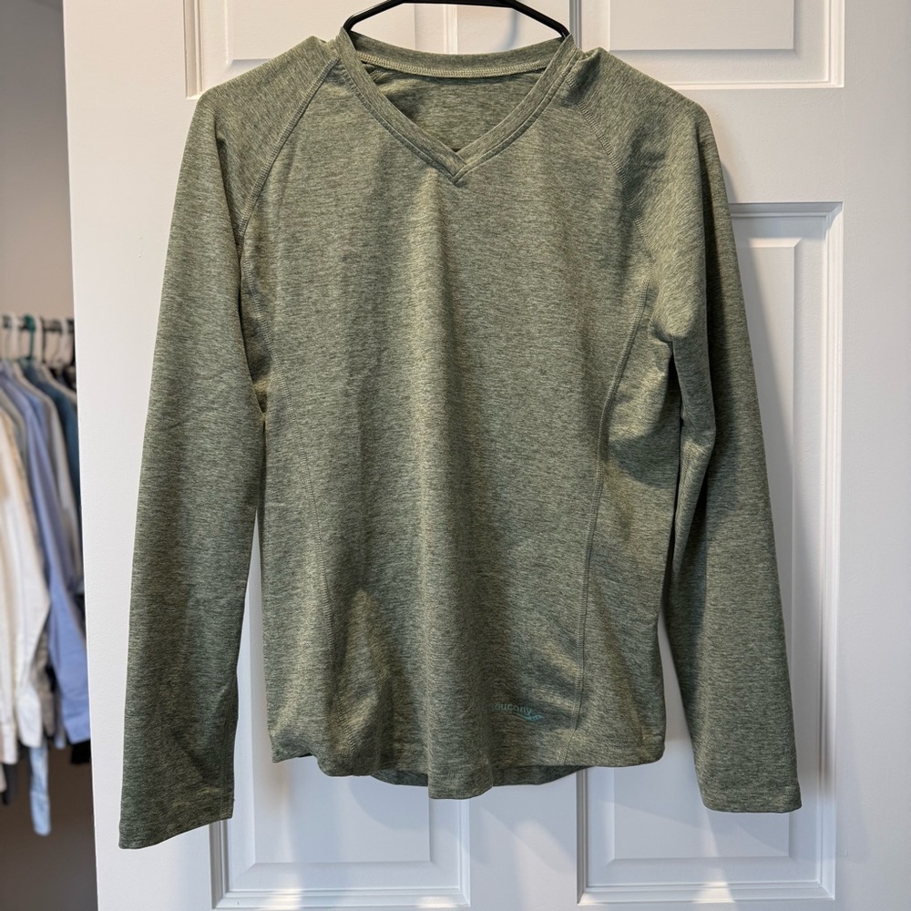 Saucony Women’s Grey Long Sleeve V-Neck Active Shirt